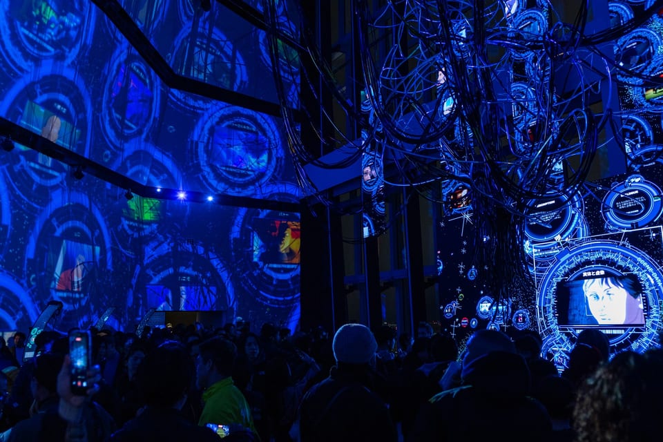 攻殻機動隊展 電脳ネットワークビジュアライザーの展示空間の光景